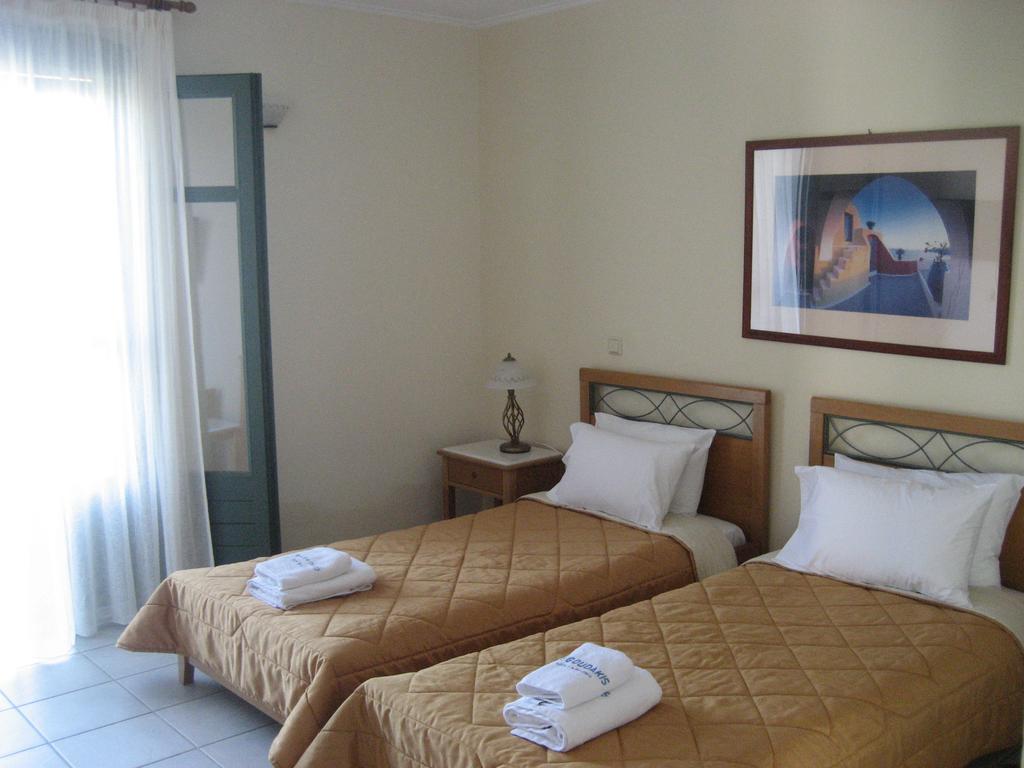 Kyveli Hotel Apartments Vrontádos Екстериор снимка