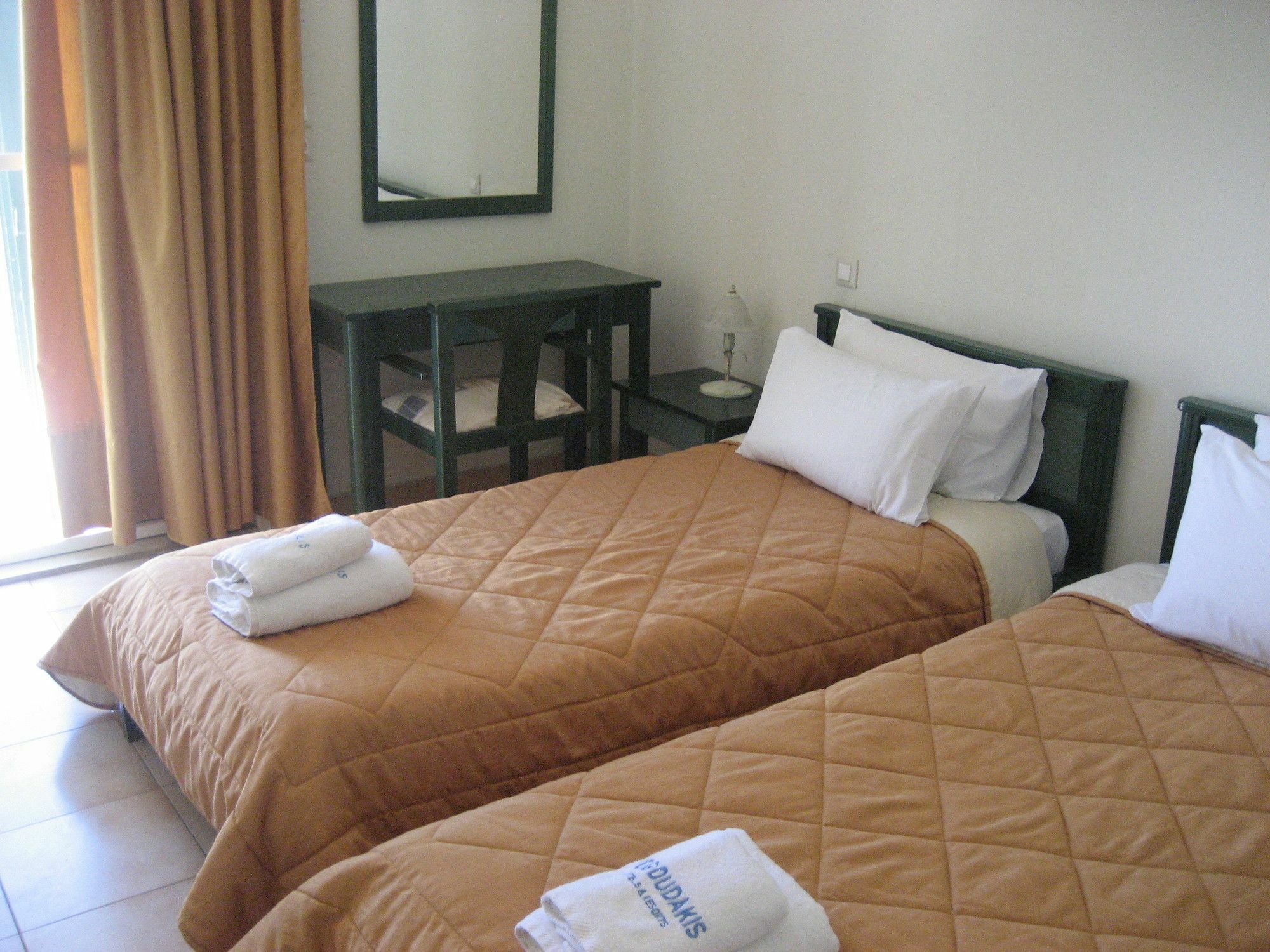 Kyveli Hotel Apartments Vrontádos Екстериор снимка